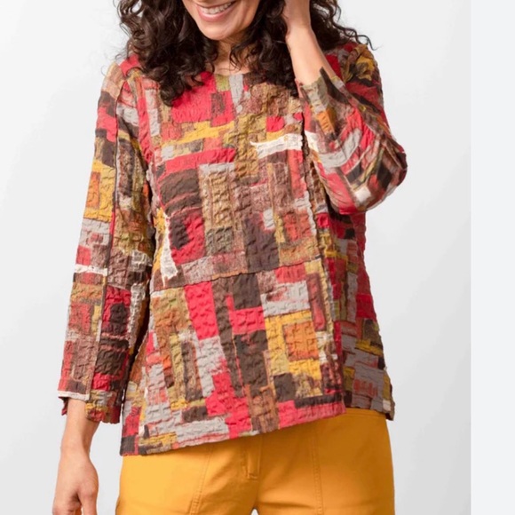 Habitat Tops - NWT Habitat Patchwork Print Top in Garnet XS